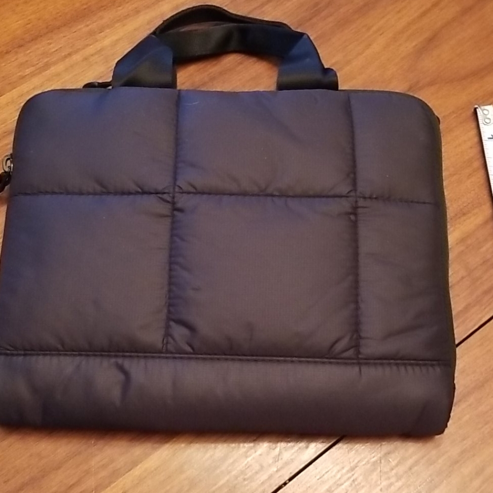 Targus Quilted Computer Notebook Small Tote! - image 5